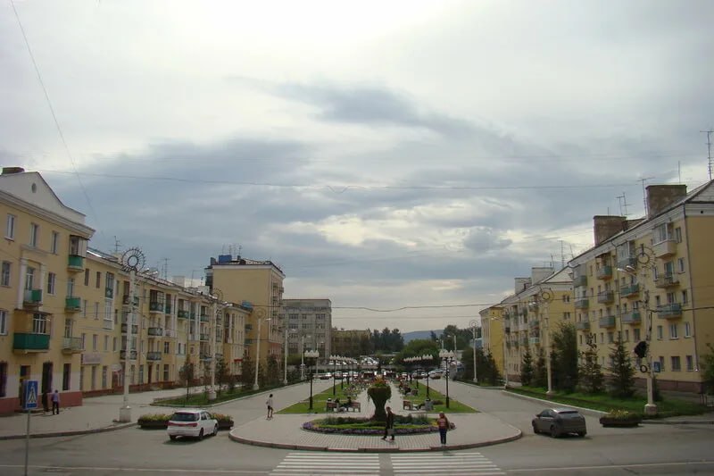 В Ленинском районе из-за дождя вышло из строя насосное оборудование Из-за потоков воды рухнула ветка тополя, которая обрушилась на провода электропередачи, что привело к отключению насосного оборудования на острове Нижний Атамановский, рассказали в "КрасКоме". К соц.учреждениям организован подвоз воды. Последствия аварии устраняют, но точных сроков не называют. ______ Оставить обращение
