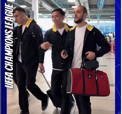 Кайрат опубликовал видео из аэропорта Алматинский клуб отправился в Италию на матч Лиги чемпионов Футболисты алматинского Кайрата вылетают в Милан на матч четвёртого тура общего этапа Лиги чемпионов Чемпионы Казахстана поделились кадрами из аэропорта в Алматы перед вылетом команды в Милан Алматинцам предстоит преодолеть 6536 километров и затратить почти 12 часов чтобы добраться до Милана t me SPORTARENAKZ