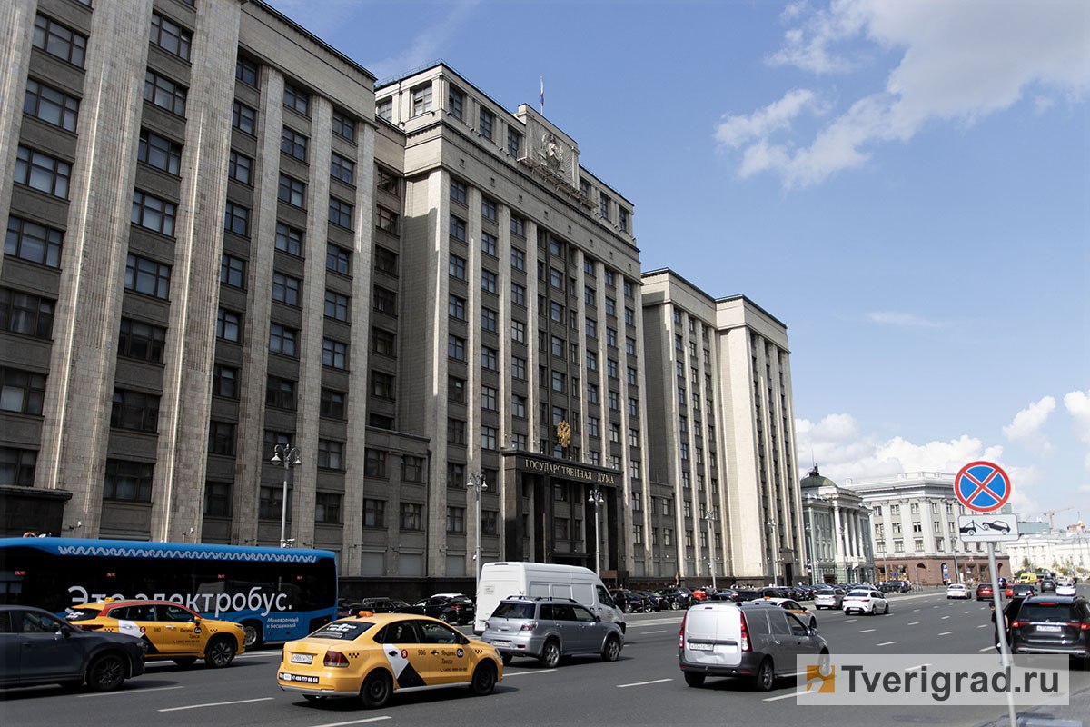 Ещё одна категория граждан может получить право досрочного выхода на пенсию Речь идет о региональных сотрудниках пожарных и спасательных служб. Депутаты Государственной Думы во главе с председателем комитета по социальной политике Ярославом Ниловым подготовили законопроект, который позволит сотрудникам региональных спасательных и пожарных служб досрочно выходить на пенсию. Об этом сообщает РИА Новости. По словам Ярослава Нилова, законопроект направлен… #Госдума_РФ #льготы #МЧС #пенсия