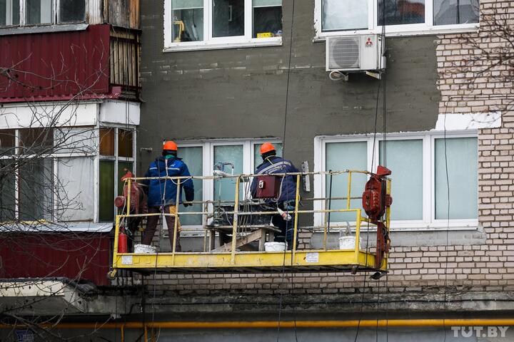 В Бресте дом начало подтапливать после капремонта, а в подвале потек стояк.   Проблему решали через прокуратуру.     Не открывается ссылка? Попробуйте эту или скачайте наше приложение для Android или iOS.