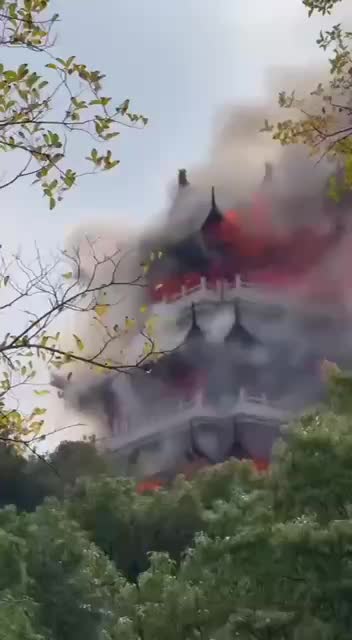 Пожар в храме Юнцин в Китае: современная копия повреждена, жертв нет