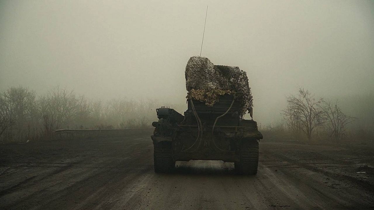 Зять Пригожина пропал без вести на СВО  Семья известного продюсера Иосифа Пригожина переживает тяжелый период – зять продюсера, Евгений Ткаченко, уже более года числится без вести пропавшим в зоне специальной военной операции.  27-летняя дочь Пригожина, Данаи, призналась, что уже год и два месяца не получает никаких известий о судьбе мужа.  — Новостей нет, хайпиться на этой теме не хочется. С каждым разом вопросов все больше и больше,  – написала она в соцсетях.      Подписаться