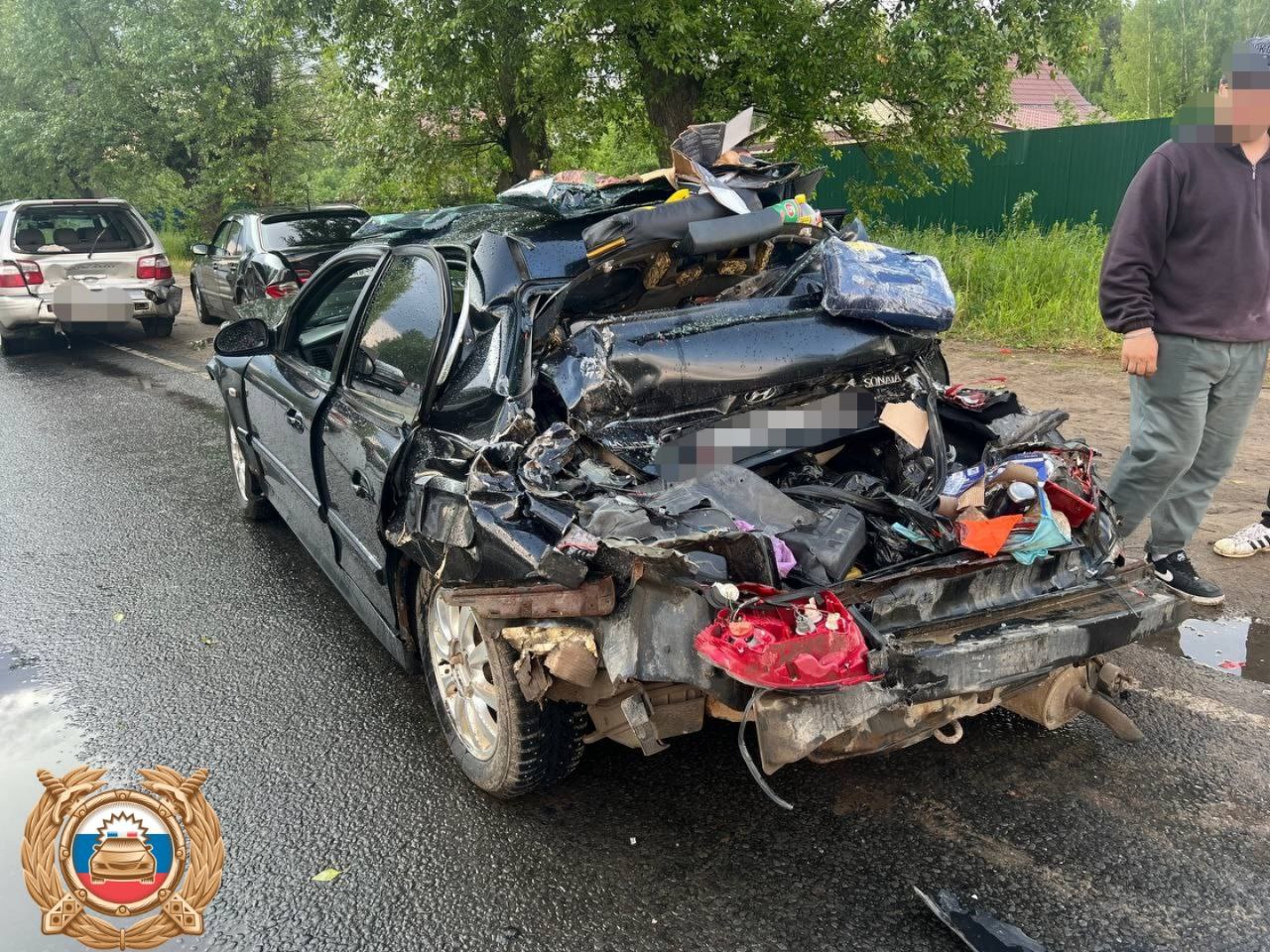 Цепная авария  В Больших Перемерках водитель грузового автомобиля Foton не соблюдал безопасную дистанцию и столкнулся с легковым автомобилем Hyundai. В результате столкновения Hyundai отбросило на Subaru, который, в свою очередь, столкнулся с Mercedes-Benz.  В результате аварии пострадала 24-летняя пассажирка Hyundai. Она была госпитализирована с травмами различной степени тяжести.    Пилот Подписаться  #ДТП