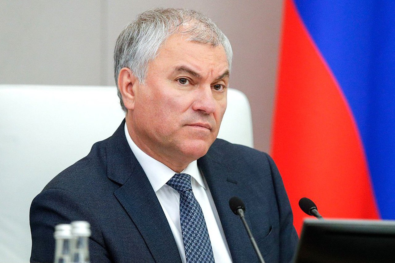 Володин сообщил о готовящихся мерах против сбежавших из РФ предателей МОСКВА 13 декабря ФедералПресс Госдума готовится к рассмотрению законопроектов о новых ограничительных мерах в отношении осужденных россиян покинувших страну Об этом сообщил председатель нижней палаты парламента Вячеслав Володин Подробнее