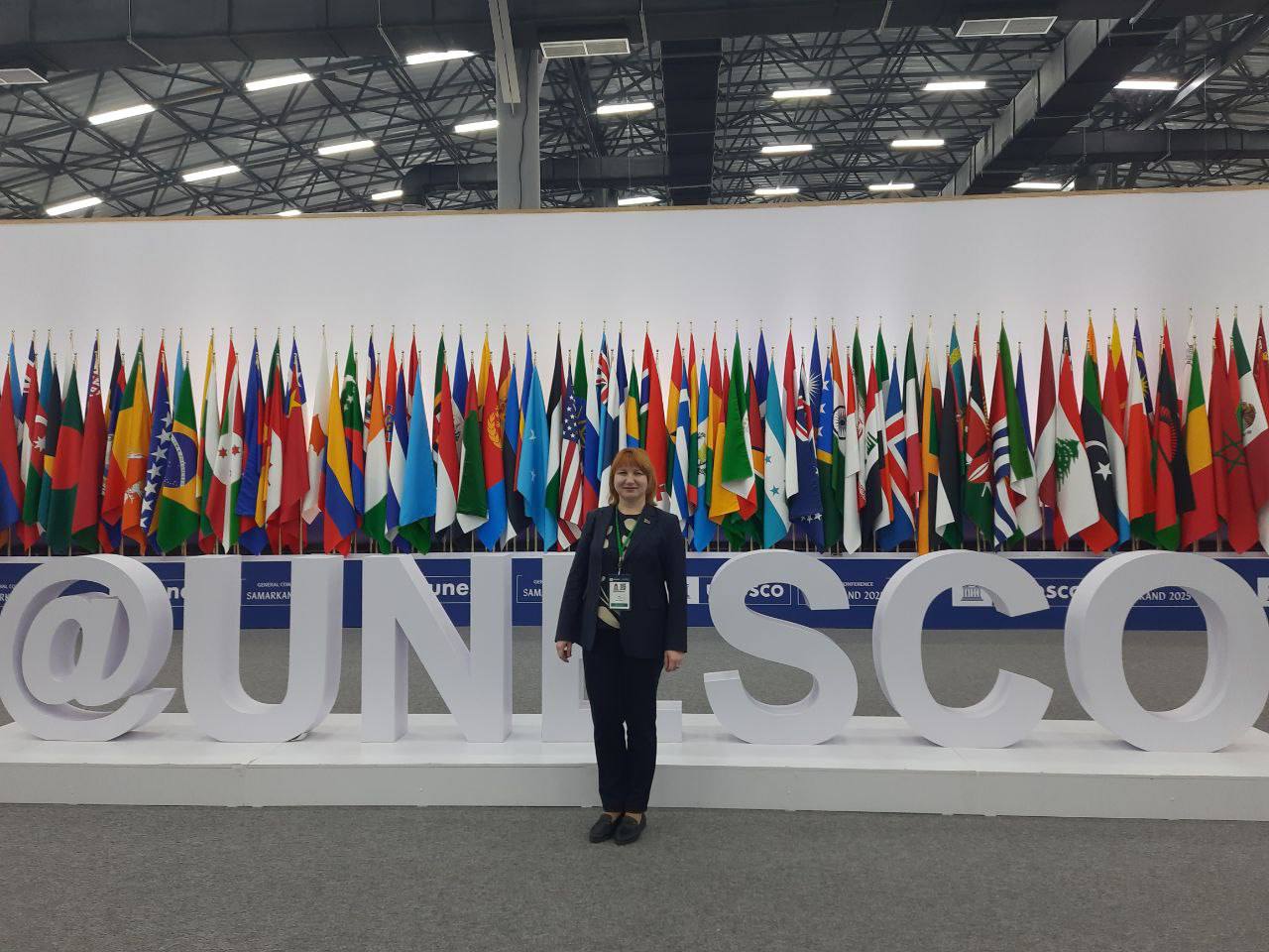 В рамках 43 й сессии Генеральной конференции ЮНЕСКО проходившей в г Самарканд в Узбекистане с 7 по 10 ноября 2025 года состоялось заседание комиссии по культуре в котором приняла участие начальник управления по охране историко культурного наследия Министерства культуры Дащинская Ирина Владимировна  На заседании комиссии рассмотрен проект программы бюджета на 2026 2029 гг Заслушаны доклады о деятельности Межправительственных комитетов по охране нематериального культурного наследия и по охране всемирного культурного и природного наследия Принято решение о провозглашении международного дня подводного культурного наследия ежегодно 21 августа