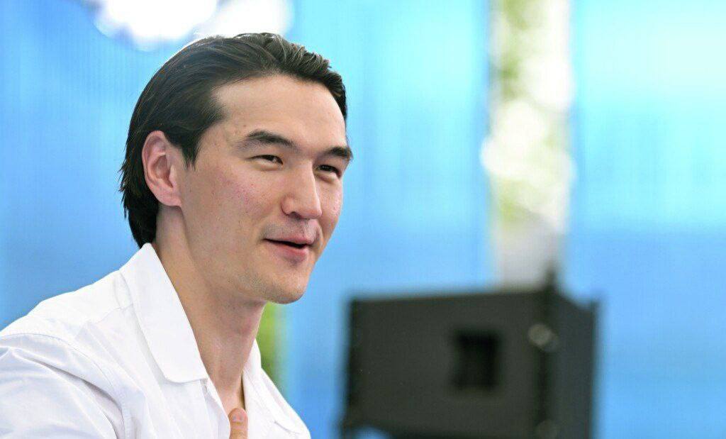 Комик Нурлан Сабуров внесён в базу украинского экстремистского сайта Миротворец Отмечается что Сабуров обвиняется в покушении на суверенитет Украины и финансировании Вооруженных сил РФ Кроме того СБУ завела на него дело после сообщений о его помощи российским бойцам Ранее в Казахстане на Нурлана Сабурова написали заявление в Генпрокуратуру Сайт признан экстремистским и заблокирован в РФ НАШИ РЕСУРСЫ Telegram Tik tok YouTube RUTUBE