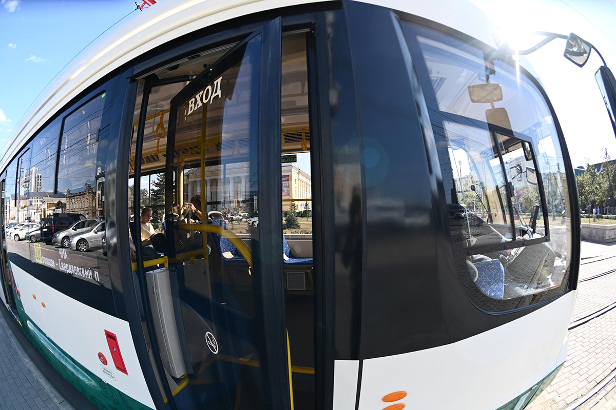 В Челябинске временно изменили расположение двух трамвайных остановок   gubernia74 ru articles news 1136716 В Советском районе Челябинска начались работы по обустройству новых платформ на трамвайных остановках Омская и Дорожная больница На время ремонта трамваи будут принимать и высаживать пассажиров немного дальше от привычных мест сообщили в администрации города   t me chgub