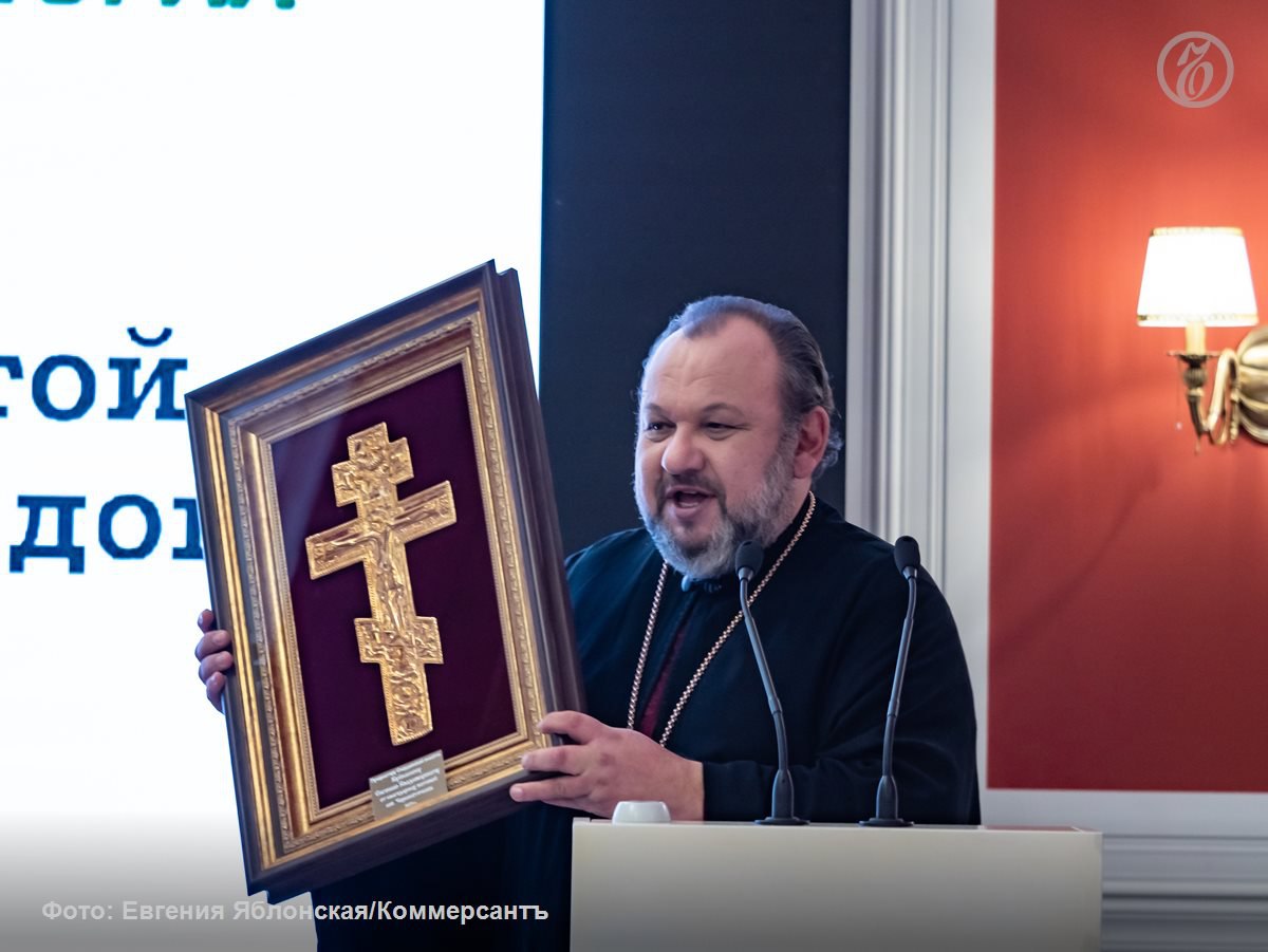Настоятель храма Серафима Саровского в Екатеринбурге архимандрит Гермоген Еремеев опубликовал открытое письмо, в котором обратился к городским властям с просьбой перенести празднование Дня города из-за совпадения даты праздника с началом Успенского поста. Он заявил, что сам бы хотел участвовать в праздничных городских мероприятиях, но считает это невозможным из-за церковных канонов.  Подписывайтесь на «Ъ-Урал»