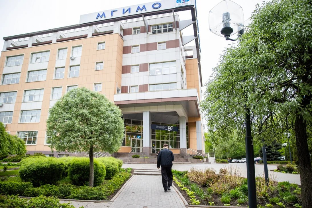 Ветераны СВО из Нижегородской области пройдут обучение в МГИМО В программу входят теоретическая и практическая подготовка по основам государственного и муниципального управления, административно-правовым и технико-организационным вопросам, развитию территорий и цифровизации городского хозяйства. Нижегородская Стрелка Z Подпишись