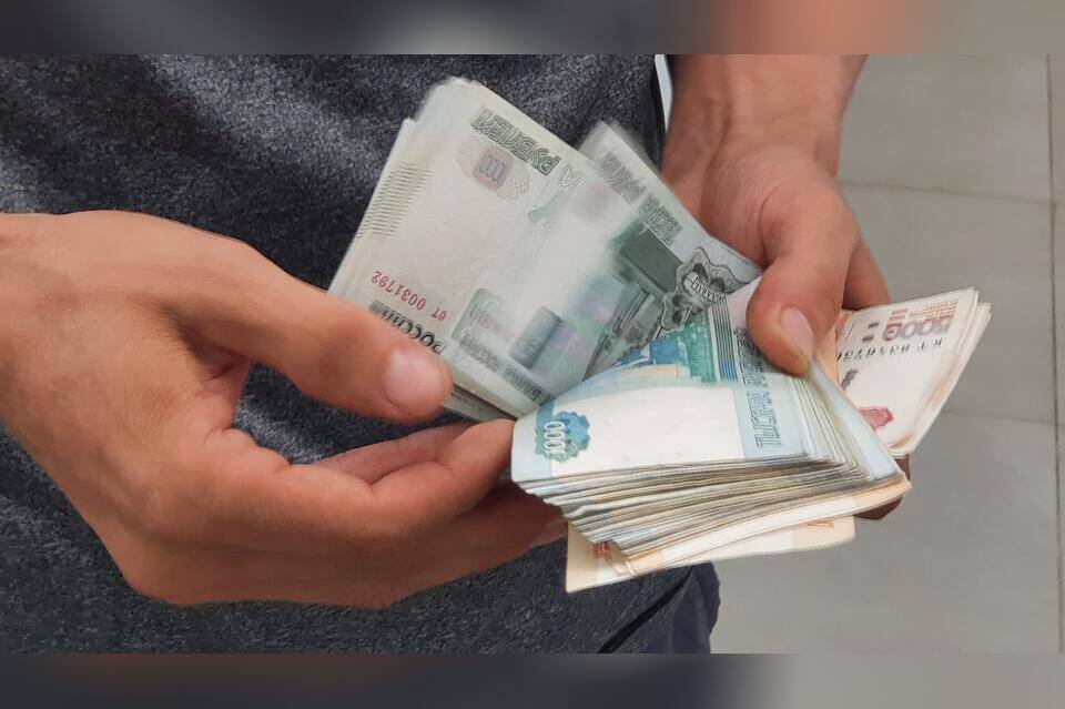 В Забайкалье выделили топ-15 профессий с зарплатой в 2 раза выше средней  По данным аналитиков, медианная зарплата в мае 2025 года составила 78,9 тысячи рублей.  Подробности читайте   ЗДЕСЬ  ZAB.RU