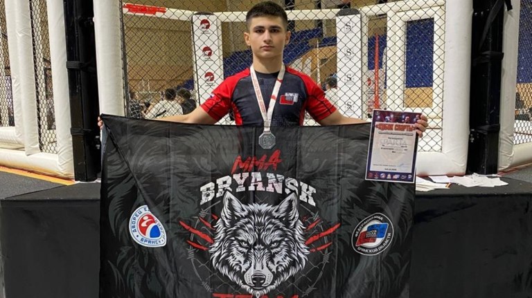 Брянский боец ММА завоевал серебро Кубка Спарты в Смоленске guberniya tv sport 323161 Армену Вермишяну совсем немного не хватило до победы Он является воспитанником Дворца единоборств ƃℾ подписаться прислать новость