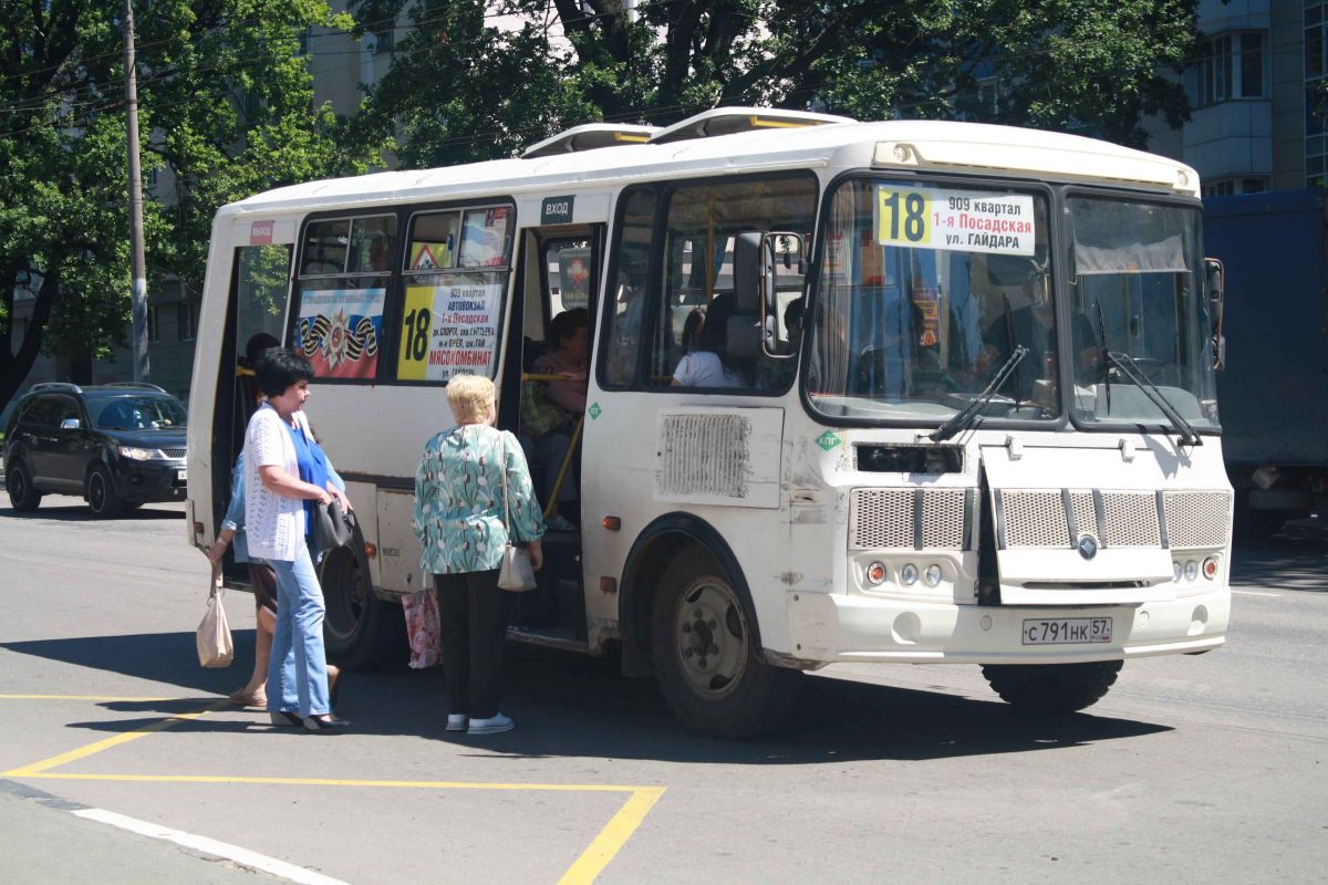 В тысячах жалоб на работу общественного транспорта Орла усмотрели положительную динамику     В Орле на работу общественного транспорта жалуются около пяти человек в сутки. Такая информация прозвучала 27 января на аппаратном совещании с губернатором.  ↗  Прислать новость   Подписаться