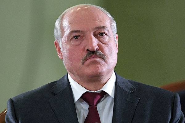 США не выдали белорусской делегации визы для участия в заседании Совета мира сообщили в МИД Беларуси В ведомстве уточнили что белорусская сторона оперативно проинформировала организаторов мероприятия об этом решении все необходимые уведомления были направлены американским протокольным службам в установленном порядке документы для оформления виз были поданы заблаговременно В этой ситуации возникает закономерный вопрос о каком мире и о какой последовательности может идти речь если даже базовые формальности для нашего участия не были выполнены организаторами А ведь изначально приглашение принять участие в заседании Совета мира от Президента США было направлено Главе белорусского государства Дополнительные комментарии излишни подчеркнули в МИД Дмитрий Никотин Подписаться