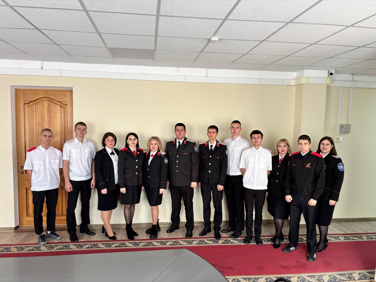 Обсудили стратегию развития казачьей молодежи   В Тихорецке состоялось заседание штаба муниципального отделения Союза казачьей молодежи Кубани В работе совещания принял участие заместитель атамана Тихорецкого районного казачьего общества Владислав Кириченко  Участники встречи обсудили ключевые вопросы развития Основное внимание было уделено формированию стратегического плана поиску новых форматов для привлечения в ряды СКМК активной молодежи а также составлению программы мероприятий до конца 2025 года Отдельным пунктом повестки дня стала подготовка к предстоящему съезду Тихорецкого отделения Союза казачьей молодежи Кубани   Проведенное заседание обозначило дальнейшие шаги по укреплению казачьих традиций и развитию молодежного движения в районе