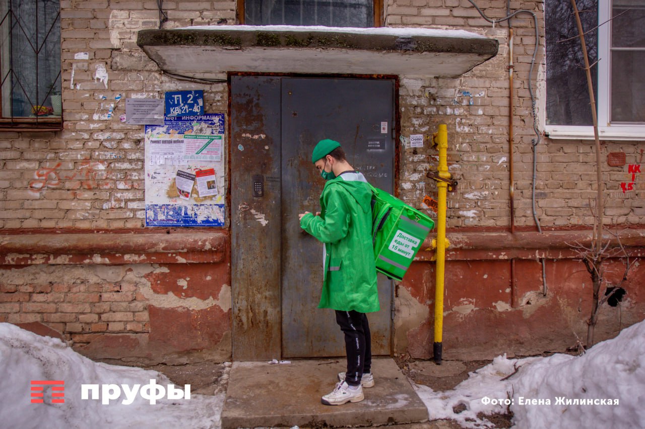 Глава «Почты России» заявил, что высокая зарплата для курьера - чересчур В интервью РБК глава «Почты России» Михаил Волков заявил, что платить курьерам по 200 тысяч рублей - чересчур и плохо для всех. По его мнению, высокие зарплаты стимулируют конкуренцию за кадры на рынке. Обратная связь Подписаться