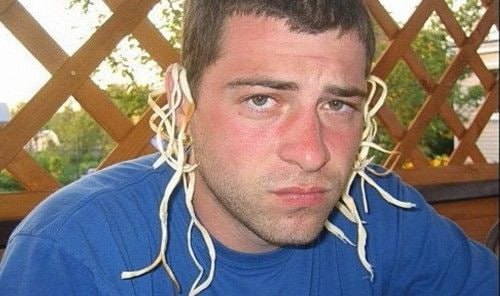 Жительница Удмуртии выманила у любовника миллион рублей на развод Дама будучи замужем завела романтические отношения с местным бизнесменом Больше года она тянула с него деньги на оплату лечения ее сына от рака развод с мужем и ипотеку Но обман вскрылся когда муж обнаружил переписку жены с посторонним мужчиной и уличил ее в измене Супруг заявил что все это время он обеспечивал семью платил сам по ипотеке а супруга вообще находится в декретном отпуске и они ждут второго ребенка Муж связался любовником жены и рассказал всю правду Бизнесмен узнав об обмане предложил женщине вернуть деньги но она отказалась после чего он обратился в правоохранительные органы Женщина получила 3 года тюрьмы а ущерб составил более 1 млн рублей Подписаться на truekpru Читать нас в MAX