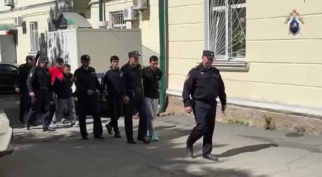 Суд во Владивостоке назначил мигрантам минимальные сроки за групповое изнасилование