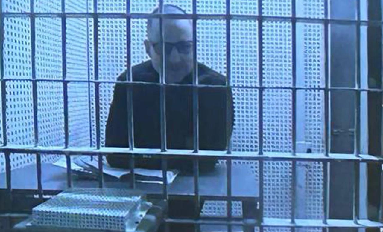 Апелляция на приговор Ивану Тищенко по делу о донатах ФБК. День третий Мосгорсуд продолжает рассматривать апелляцию защиты на приговор кардиохирургу Ивану Тищенко. В декабре его приговорили к 4 годам колонии по делу о донатах ФБК. На заседания по делу продолжают ходить его коллеги и пациенты Ивана Тищенко. Сегодня он скажет последнее слово. Медиазона в зале суда: Фото: Медиазона
