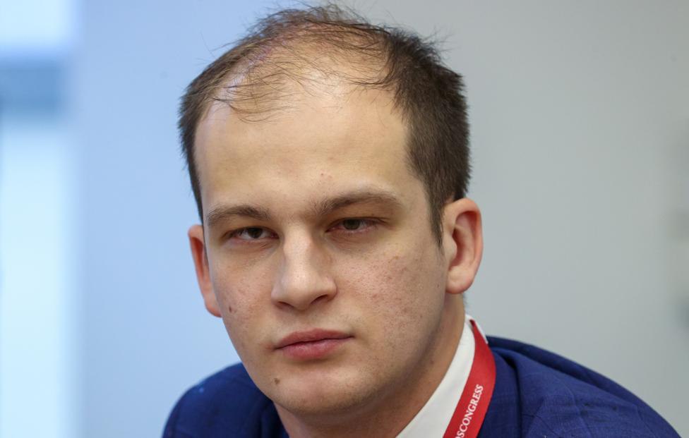 Одним из хабаровских судов вынесен приговор по уголовному делу в отношении участника организованной группы Станислава Неверова. Он признан виновным в совершении преступления, предусмотренного ч. 4 ст. 159 УК РФ хищение чужого имущества путем обмана с использованием служебного положения, организованной группой, в особо крупном размере . Подсудимый разработал и реализовал схему по хищению бюджетных средств. Действуя от имени ООО «Востокарктикнефтегаз», путем обмана должностных лиц региональных органов власти и заключения ряда мнимых договоров с соучастниками вывел на счета третьих лиц и обратил в свою пользу 877,9 млн рублей. По концессионному соглашению не построены общеобразовательные школы в Забайкальском и Хабаровском краях, и объект газоснабжения г. Читы. В результате, школы не построены, 877,9 млн рублей пропали, а господин Неверов наказан на 3 года и 6 месяцев. А что там с 500 миллиардами рублей по Забайкалью? Сейчас отсидит оставшееся по суду пару лет и куда? Денежки выведенные тратить?...