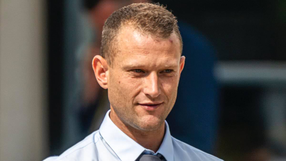 Британца приговорили к 18 месяцам тюрьмы за 2 антимигратских твита в которых он критиковал приезжих и миграционную политику ЕС Написал он их после очередного теракта исламиста в Германии