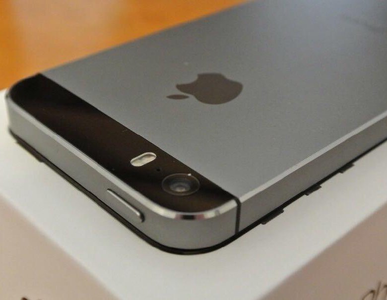 В России растет интерес к старым iPhone Наибольший рост к покупкам по итогам 2025 го показали пользователи в возрасте от 14 до 18 лет сразу в два раза подсчитали для РИА Новости в МТС Чаще всего россияне из старых яблочных смартфонов покупают iPhone 5S 65 от продаж ретро смартфонов Также в списке самых популярных старых смартфонов Apple оказались iPhone 5 iPhone 4S и iPhone 4 Эксперты связывают такой интерес россиян к старым смартфонам из за их высокой надежности и стабильной работы Подписаться на РИА Новости экономика Все наши каналы