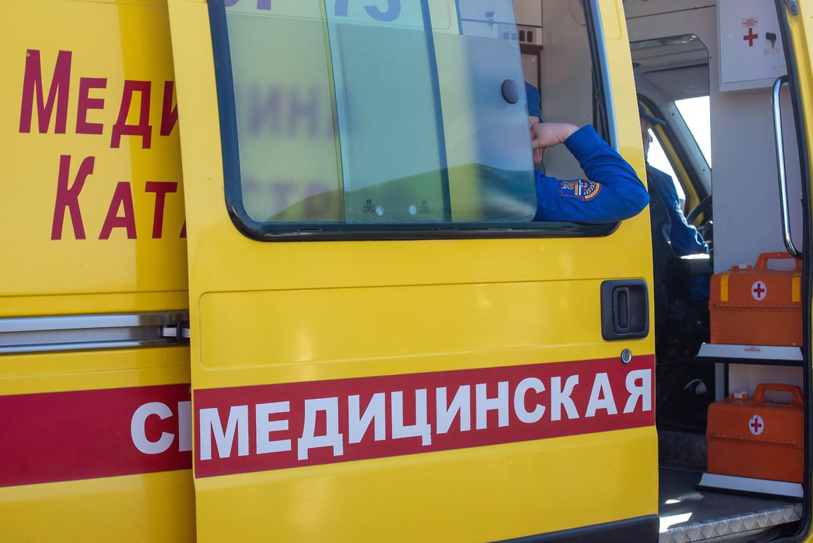 Участник клуба Невские моржи утонул во время купания на Петровской набережной Участник клуба Невские моржи утонул утром 23 октября на Петровской набережной в центре Петербурга Инцидент произошел напротив Домика Петра I По данным телеканала 78ru мужчину достали из воды в состоянии клинической смерти Обстоятельства произошедшего выясняются Официальной информации от оперативных служб пока не поступало Фото Олег Харсеев Коммерсантъ kommersant spb