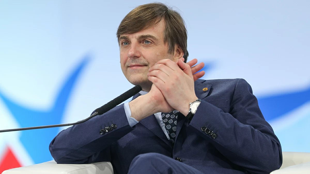 Министр просвещения Российской Федерации Сергей Кравцов дал важное интервью, в котором затронул ключевые темы: Результаты ЕГЭ становятся прозрачнее и объективнее благодаря новым методикам оценки. Зарплаты учителей будут повышены – акцент сделан на достойную оплату труда высококвалифицированных специалистов. Оценка за поведение возвращается в школы, однако теперь она станет частью комплексного подхода к развитию личности учащихся. Преодолевается формализм в воспитании учеников, делается упор на развитие творческих способностей и личностных качеств детей. Сергей Кравцов: «Мы сформировали единое образовательное пространство». Подробнее: