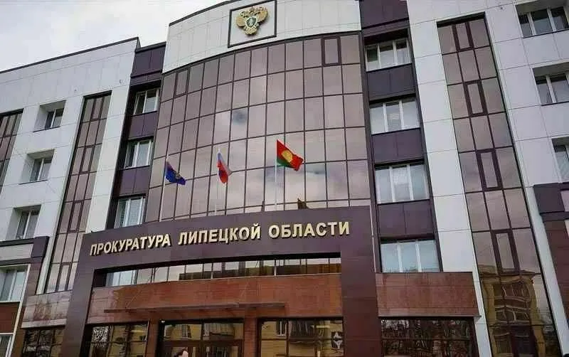 В Липецкой области после вмешательства прокуратуры погашена задолженность по заработной плате на сумму более 2 1 млн рублей Данковская межрайонная прокуратура Липецкой области провела проверку исполнения трудового законодательства в обществе с ограниченной ответственностью Данковский Экспресс Установлено что перед 26 работниками транспортного предприятия за период с января по март 2026 г образовалась задолженность по заработной плате в сумме более 2 1 млн рублей Прокурор внес руководителю компании представление а также возбудил в отношении юридического лица дело об административном правонарушении по ч 6 ст 5 27 КоАП РФ невыплата в установленный срок заработной платы если эти действия не содержат уголовно наказуемого деяния Благодаря принятым мерам прокурорского реагирования права граждан восстановлены зарплата выплачена Подробнее на сайте Генеральной прокуратуры РФ   epp genproc gov ru ru gprf mass media news regional e8458677