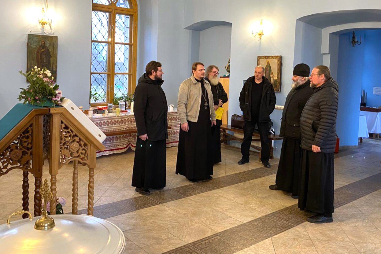 Рабочее совещание по восстановлению Скорбященского храма деревни Ассаурово 14 ноября в Скорбященском храме д Ассаурово Дмитровского г о Яхромское благочиние состоялась очередная рабочая встреча по вопросам восстановления храма По благословению епископа Сергиево Посадского и Дмитровского Кирилла храм восстанавливается силами приходов Мытищинского благочиния