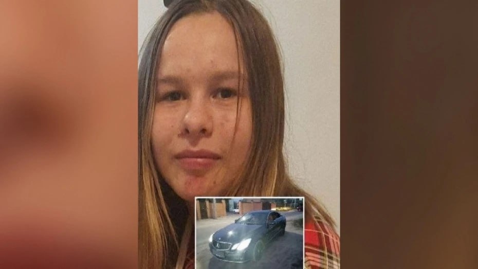 Волонтеры ищут пропавшую 18 летнюю самбистку из Ямного Александру Лалачкину в четверг 22 января уехала на темно синем Mercedes в неизвестном направлении По информации полиции девушка не выезжала за пределы Воронежской области О пропаже Александры Лалачкиной заявили родственники ранее девушка не пропадала У девушки нормальное телосложение темно русые волосы карие глаза рост 165 см Пропавшая была одета в черный пуховик черные брюки черные ботинки Всех кто обладает какой либо информацией о пропавшей просят позвонить по телефону горячей линии отряда 8 800 700 54 52 или по номеру 112 Мы всегда на связи в Мах