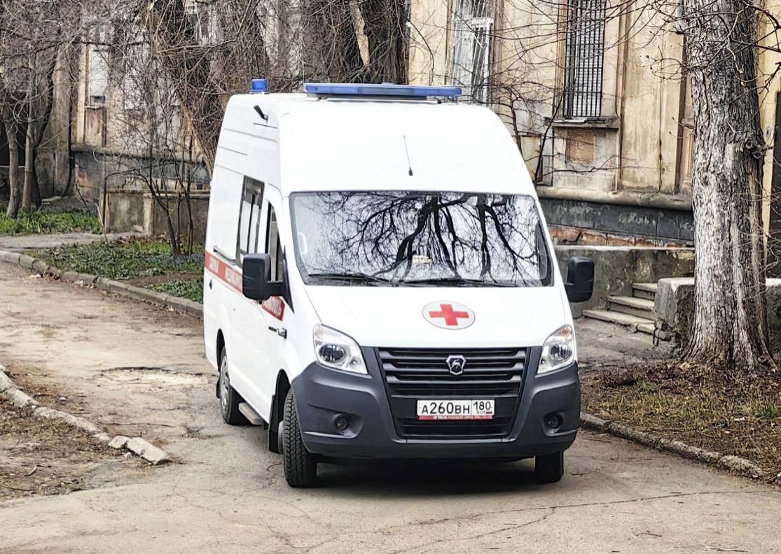 ‼ В Донецке двое мужчин подорвались на крыше дома В Петровском районе Донецка произошел несчастный случай. Как рассказал мэр города Алексей Кулемзин, двое мужчин пострадали в результате детонации взрывоопасного предмета по ул. Серафимовича на крыше дома при проведении ремонтных работ. Сейчас потерпевшим оказывается вся необходимая медицинская помощь в учреждении здравоохранения. Подписаться Написать в бот