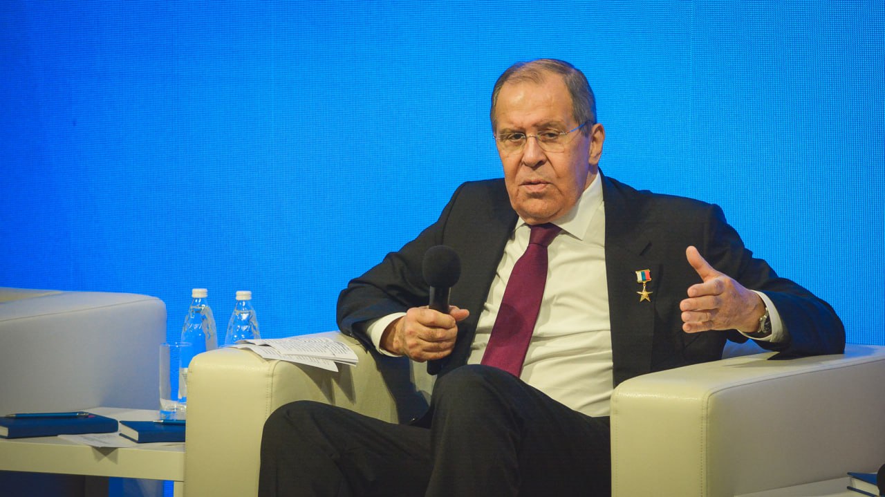 В Пермь приедет Сергей Лавров. 29 мая глава российского МИДа примет участие в международных общественно-политических слушаниях по евразийской безопасности. В тот же день под председательством Лаврова в Перми состоится выездное заседание комиссии генерального совета «Единой России» по международному сотрудничеству и поддержке соотечественников за рубежом под председательством Лаврова. Основная тема — содействие развитию внешних связей субъектов РФ.