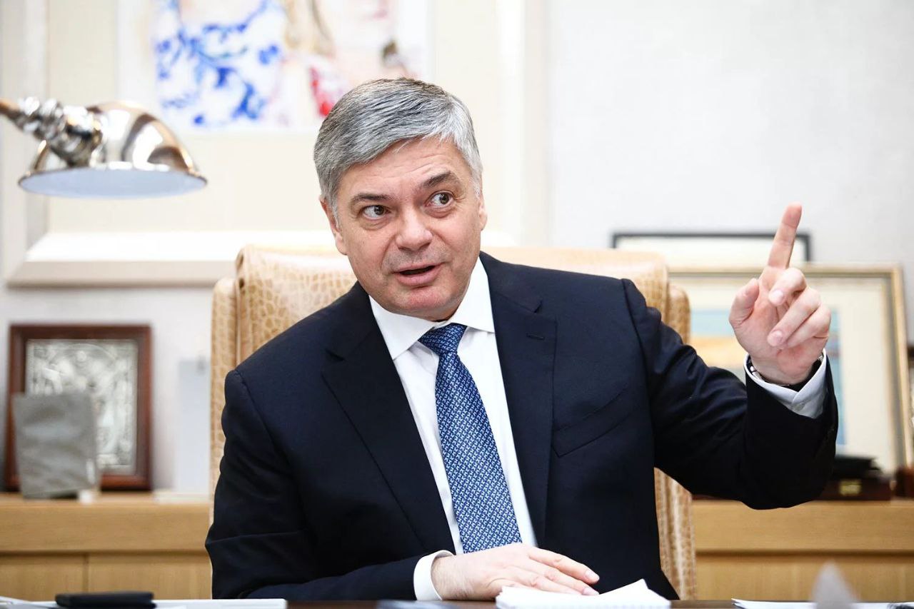 Шишкарев говорит дело Основатель группы компаний Дело один из крупнейших холдингов на рынке транспортных услуг Сергей Шишкарев подал в Федеральную антимонопольную службу ходатайство о приобретении 1 ООО Управляющая компания Дело сообщил Интерфаксу источник знакомый с документом В результате сделки доля Шишкарева в компании может увеличиться до контрольной с 50 до 51 По словам источника агентства стороны планируют что закрытие сделки по возврату 1 Шишкареву состоится до конца года PROtransport