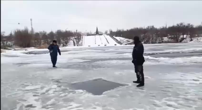 Учения по спасению на льду прошли в Бердянске и Предгорье