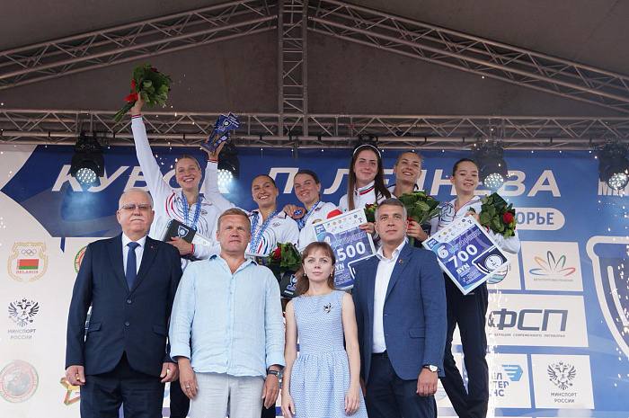 Виолетта Гуреева завоевала бронзу домашнего этапа Кубка Леднева по пятиборью  В Минске определены призеры женского личного турнира международных соревнований по современному пятиборью "Кубок Павла Леднева".  Участие в женском финале приняли пять белорусок и 13 представительниц России. Виолетта Гуреева показала третий результат в фехтовании, четвертый - на полосе препятствий и восьмой - в плавании. На старт заключительного вида программы наша спортсменка выходила третьей, эту позицию Гуреева сохранила до финиша лазер-рана. Первое и второе место заняли россиянки Амина Тагирова и Елизавета Скуднякова.  Финал в мужском индивидуальном зачете состоится 3 августа.