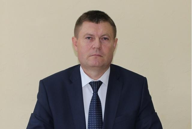 Андрей Кондратенко покинул пост министра сельского хозяйства и продовольствия Марий Эл говорится в Указе главы республики Юрия Зайцева опубликованном сегодня В официальном документе сообщается что чиновник ушел по собственному желанию Напомним что Андрей Кондратенко был назначен на эту должность 16 марта 2021 года Подписывайтесь на наш канал в МАХ