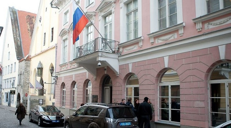 Эстония высылает из страны сотрудника посольства России Персоной нонграта, по информации эстонских СМИ, объявлен первый секретарь посольства Дмитрий Прилепин. Других подробностей не сообщается