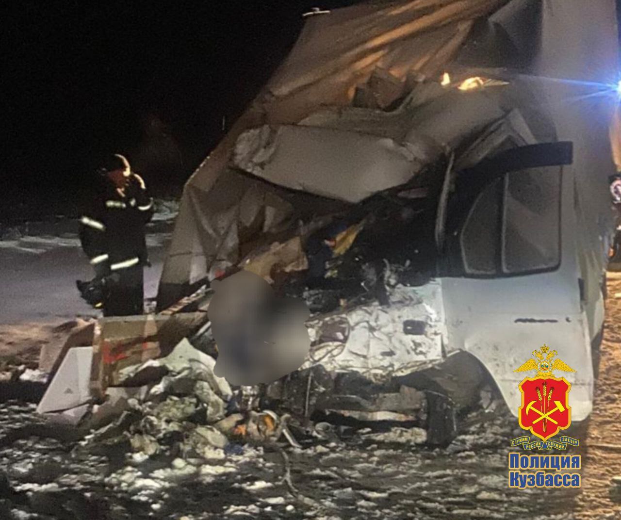 Два человека погибли в ДТП в Тяжинском округе на 528 км трассы Р 255 введено реверсивное движение По предварительным данным МВД Кузбасса фура набрала опасную скорость выехала на встречную полосу и столкнулся с Газелью Водитель и пассажир второго грузовика скончались на месте Водитель Газели был лишён права управления Написать Telegram MAX