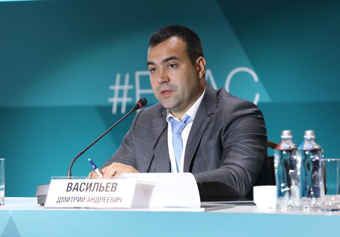  Майнер или забыл выключить свет: кто в Татарстане будет оплачивать электричество по двойному тарифу С 2026 года в Татарстане начнет действовать новая система тарифов на электроэнергию. Как заявляют чиновники, её цель — борьба с майнерами и растущим из-за них перекрестным субсидированием электроснабжения в России. Власти настаивают, что большинство населения новая система начисления тарифов не затронет. Однако начальник управления регулирования электроэнергетики ФАС России Дмитрий Васильев заявляет иначе. Подробнее — в материале. KazanFirst в бот