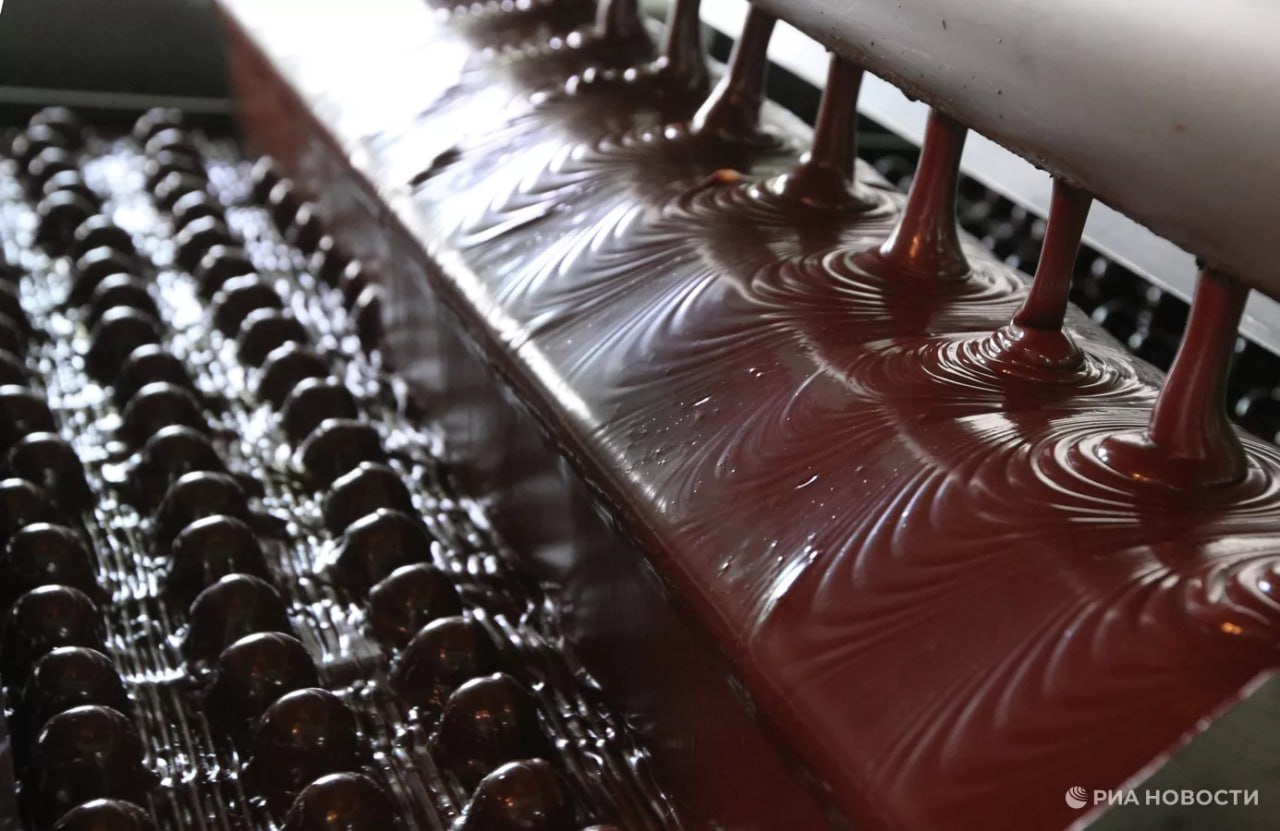 Покупки Китаем сладостей из России шоколада выпечки и десертов по итогам прошлого года сократились вдвое до минимальных с 2017 го 47 млн подсчитало РИА Новости по данным китайской статслужбы Шоколада в Поднебесную приехало на 26 8 млн рост в 2 4 раза вафель печенья и другой мучной кондитерки на 18 млн 6 а кондитерских изделий из сахара на 2 2 млн 25 Подписаться на РИА Новости экономика Все наши каналы