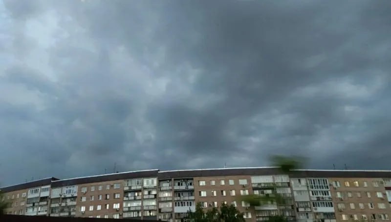 В Самарской области ночью 3 мая польет сильный дождь Как сообщили в Приволжском УГМС, в ночь на субботу, 3 мая, местами по Самарской области ожидается сильный дождь. В региональном ГУ МЧС России рекомендуют водителям быть внимательными и осторожными на дорогах, соблюдать ПДД, дистанцию и скорость.