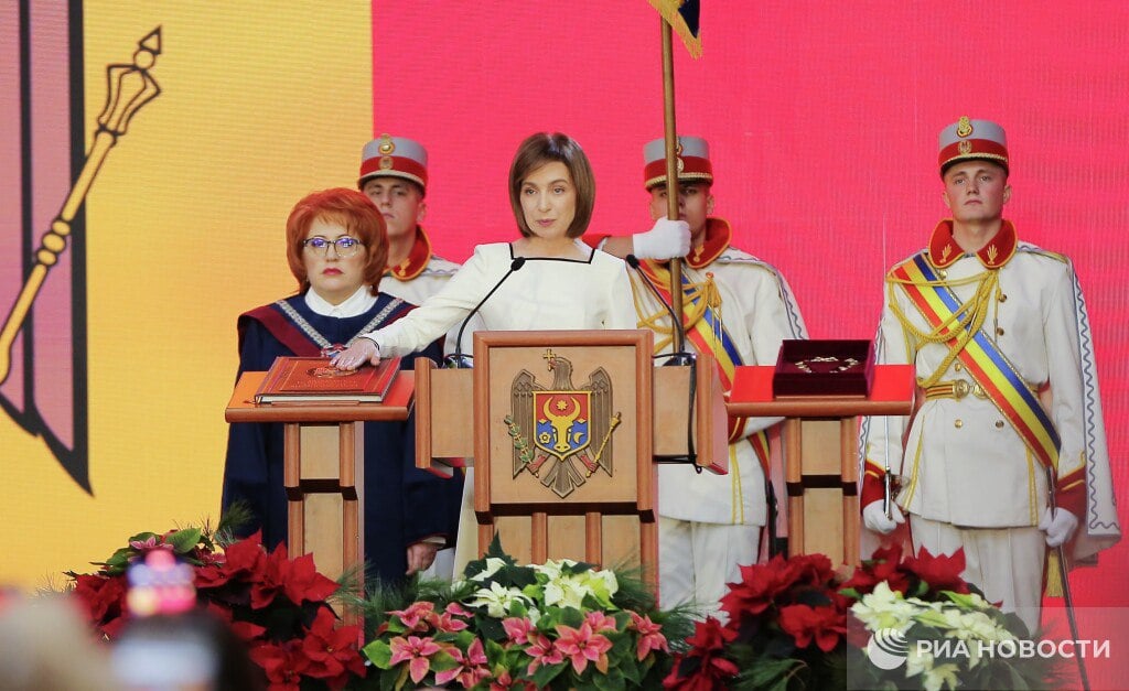 Переизбранная на второй срок президент Молдавии Майя Санду вступила в должность главы государства.  По итогам прошедших в ноябре выборов оппозиция отказалась признавать итоги голосования. Глава Гагаузии заявляла, что не считает Санду президентом.