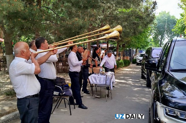 В Узбекистане введён строгий контроль за свадебными и семейными торжествами Кабинет Министров Узбекистана утвердил постановление от 16 сентября 2024 года 589 согласно которому в рамках программы Oqilona iste mol Рациональное потребление Save Food проведение свадеб семейных торжеств и других подобных мероприятий будет находиться под строгим контролем English O zbek tilida Ўзбек тилида На русском iOS Android