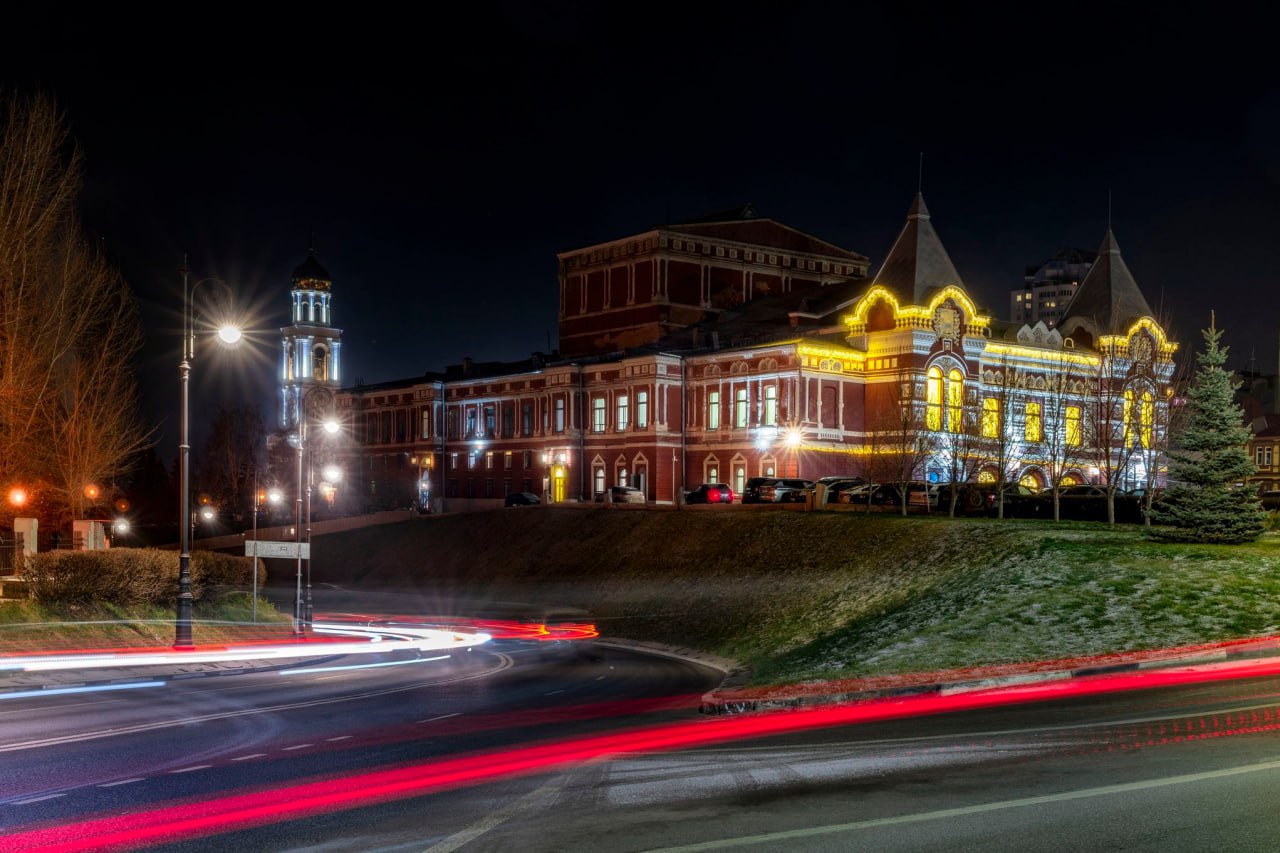 Что посетить в Самарской области на этой неделе Топ 3 событий 3 декабря в 18 00 на Малой сцене Шостакович Опера Балет пройдет показ театрализованной фантазии Г Свиридова Метель 5 декабря в 18 30 в Самарском театре драмы покажут спектакль Вот так и живем честный искренний наивный спектакль по рассказам Василия Макаровича Шукшина 6 декабря в 12 00 и 18 30 на сцене Шостакович Опера Балет пройдет показ оперы для всей семьи С Баневича История Кая и Герды Подробнее читайте в нашей статье Фото Кому на Волге