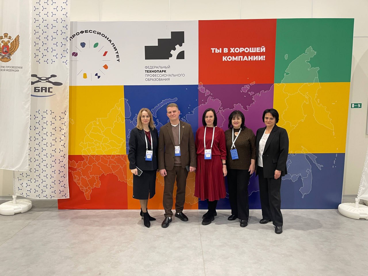 Образовательно производственный центр Инновационные технологии металлообработки отрасли Машиностроение успешно прошёл итоговую защиту результатов работы за 2025 год Центр создан в 2025 году на базе Стахановского промышленно экономического техникума в рамках федерального проекта Профессионалитет На защите прошедшей 18 19 декабря в Федеральном технопарке профессионального образования в Калуге были продемонстрированы все плановые показатели С докладом выступили Денис Давыдов заместитель директора техникума Антон Волков заместитель технического директора ООО РТ Новые горизонты Они представили результаты создания кластера и внедрения регионально отраслевой модели Ключевой фокус использование инструментов Профессионалитета для подготовки кадров по направлениям Оператор наладчик металлообрабатывающих станков и Технология машиностроения Это шаг к укреплению кадрового потенциала отрасли и повышению качества профобразования Подписаться в MAX нацпроектмолодёжьидети НацПроектЛНР