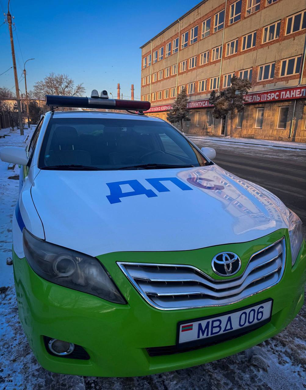 ДТП за 10 февраля В республике произошли четыре дорожно транспортных происшествия Три ДТП были зафиксированы в Тирасполе одно в Рыбнице Одно из происшествий связано с неблагоприятными погодными условиями Пострадавших в результате аварии нет Госавтоинспекция напоминает водителям в гололёд важно снижать скорость соблюдать дистанцию до впереди движущегося авто и избегать резких манёвров Пресс центр МВД ПМР