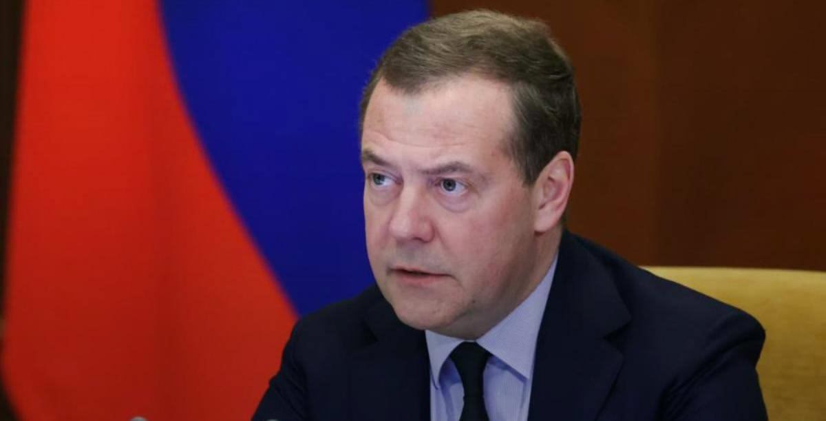 Недружественные государства могут специально заносить в РФ опасные виды растений и микроорганизмов заявил Медведев Это рассматривается как способ биологической борьбы против нашего государства подчеркнул он