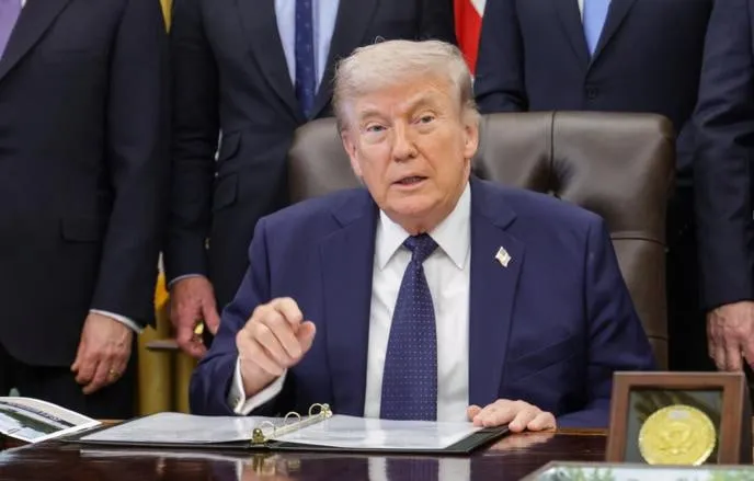 Дональд Трамп заявил о продолжающемся диалоге с Владимиром Путиным При этом президент США не стал называть дату последнего контакта с российским коллегой Я не хочу раскрывать этого но я действительно веду с ним переговоры сказал глава Белого дома в интервью телеканалу Fox News Трамп также сообщил что Соединённые Штаты продолжают предпринимать попытки добиться мирного урегулирования украинского конфликта Американский лидер подчеркнул что верит в достижение этой цели Подписаться на Говорит Москва Telegram VK МАКС