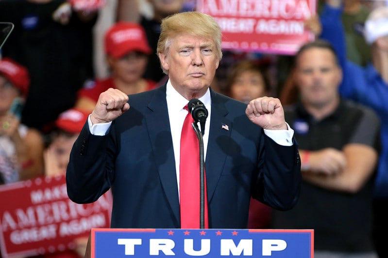 «Трампу стоит меньше сидеть в интернете и больше быть главой государства», заявил президент Бразилии Лула да Силва, раскритиковав выходки американского коллеги в соцсетях. По словам лидера южноамериканской страны, Трамп напоминает ему своего предшественника, которого также «меньше всего интересовала правда и нужды страны». Сам Лула да Силва на крайних выборах президента США поддерживал кандидата от демократов Камалу Харрис. В этом неспокойном мире, где у вас есть президент страны размером с Соединенные Штаты, который должен сосредоточиться на своей речи, думать о том, что сказать, должен меньше сидеть в Интернете и больше думать о том, каково быть главой государства, больше думать о свободной торговле, многосторонности, должен больше думать о мире. Но что мы видим каждый день в прессе? Необходимость блеснуть в чертовых заголовках. Заря Новости - Подписаться