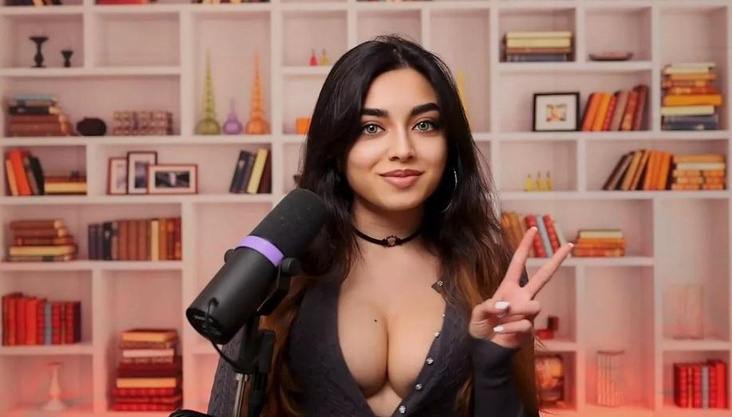 Блогер Zara Dar, которую считают гением математики, завела OnlyFans  «Я присоединилась к OnlyFans и всего через месяц после регистрации вошла в число 0,3% лучших авторов на платформе. Это заставило меня осознать, что многим инженерам с трудом удается сводить концы с концами, в то время как на OnlyFans я смогла заработать в несколько раз больше, чем могла бы заработать, работая по профессии», — поделилась девушка.   Та самая математичка, которой не было в наших школах.